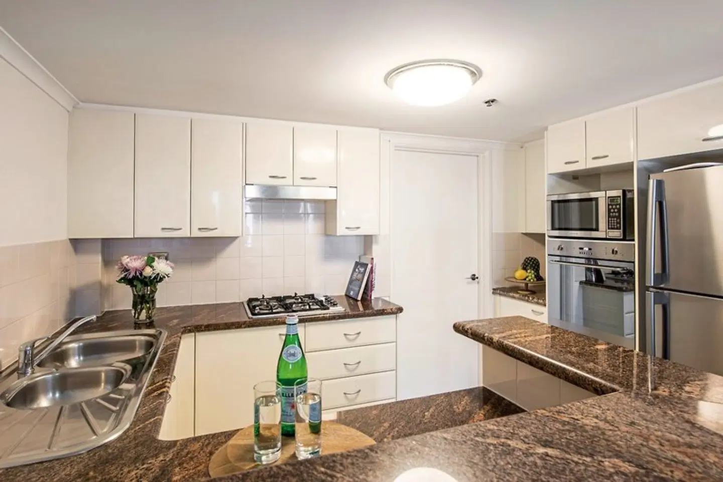 Oaks Sydney Castlereagh Suites ROOM_EXAMPLE