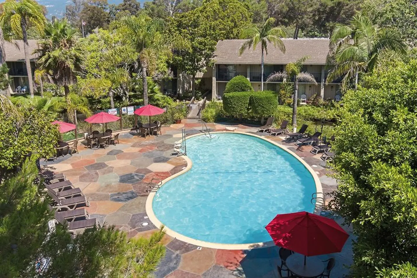 Ramada by Wyndham Santa Barbara OUTDOOR_POOL