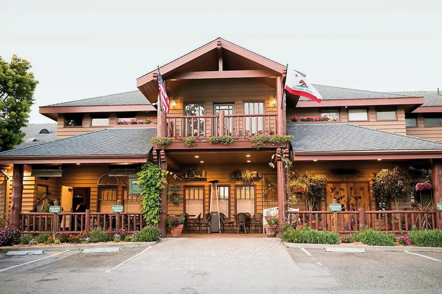 Cambria Pines Lodge EXTERIOR