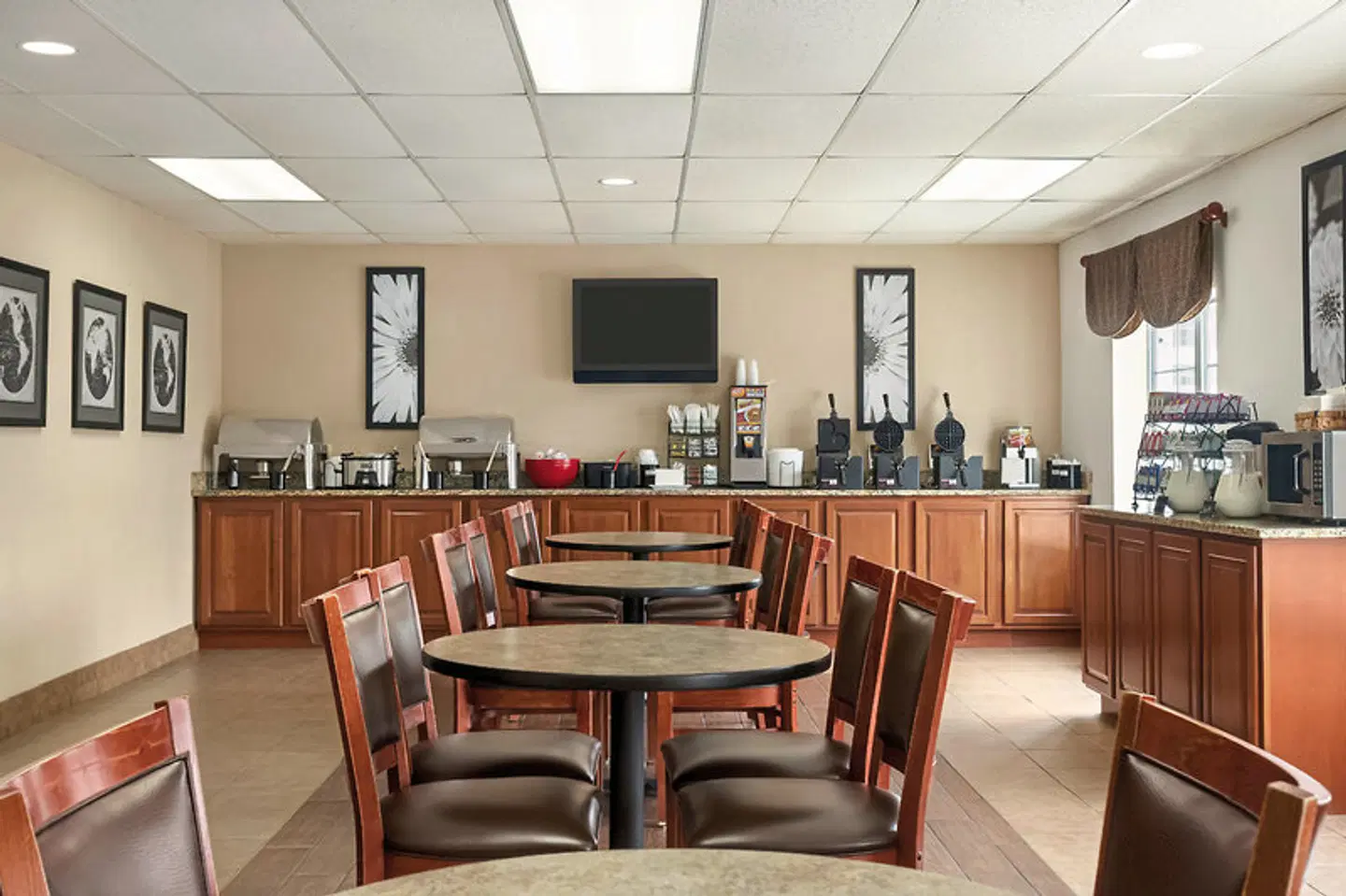 Ramada Pigeon Forge North Bar
