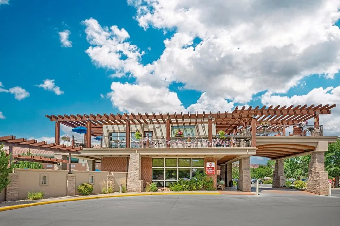Best Western Plus Canyonlands Inn EXTERIOR