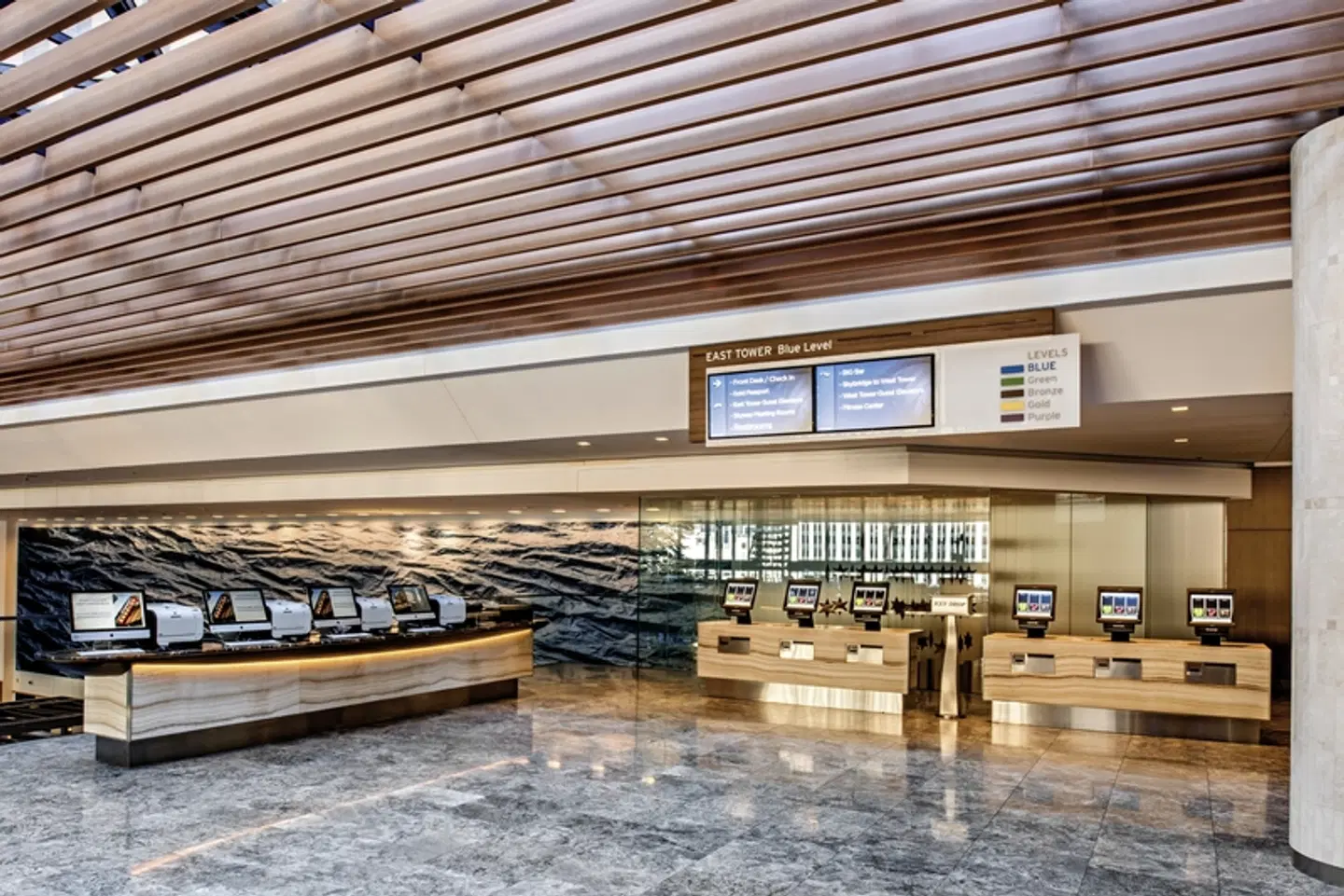 Hyatt Regency Chicago SPORTS_AND_LEISURE