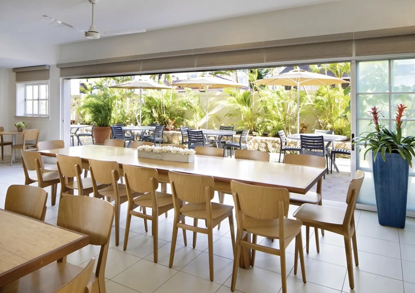 Coconut Waikiki Hotel Bar