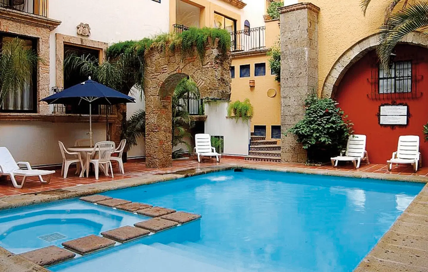 Hotel de Mendoza OUTDOOR_POOL