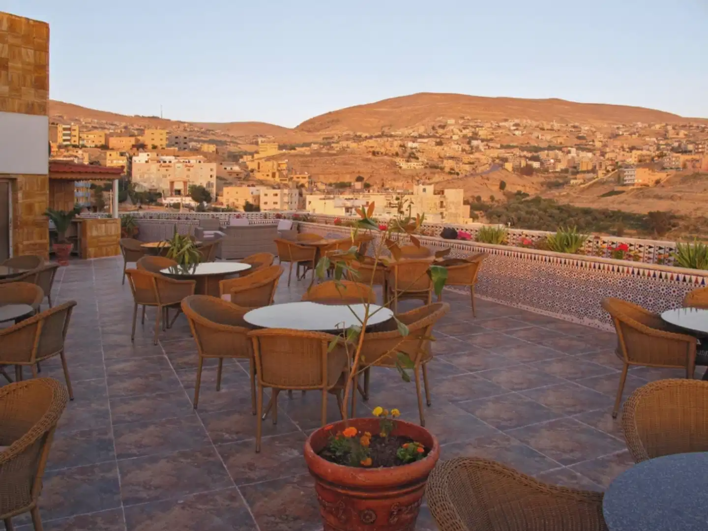 Petra Moon Hotel Terrasse