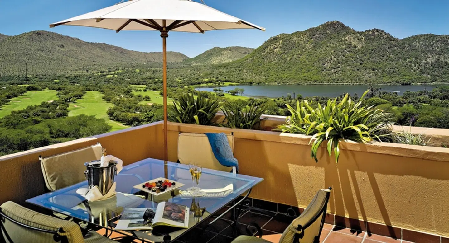 The Cascades Hotel Terrasse