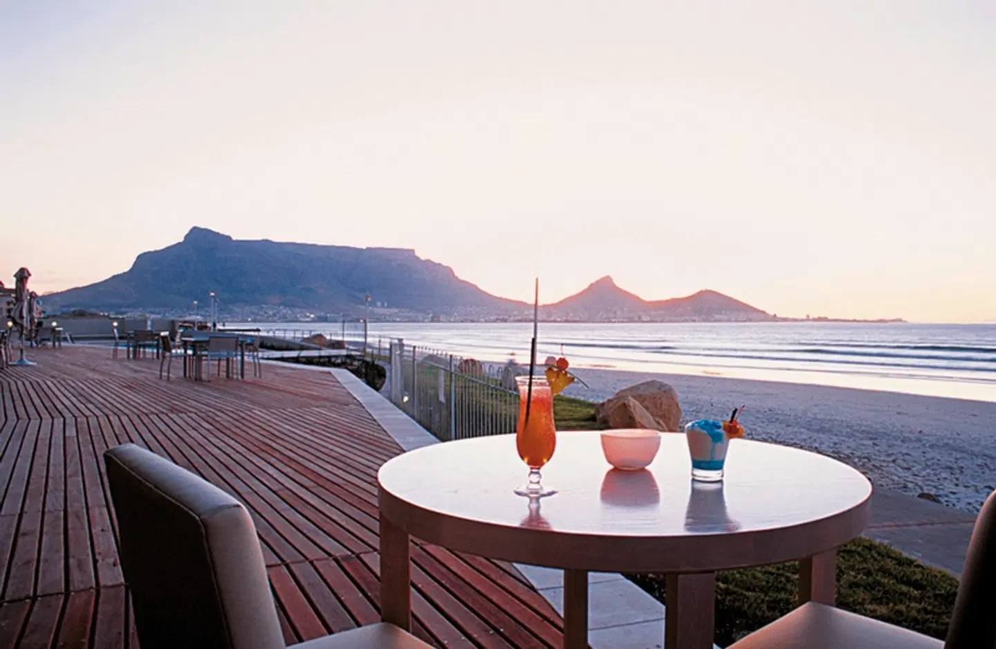 Lagoon Beach Hotel and Spa Terrasse