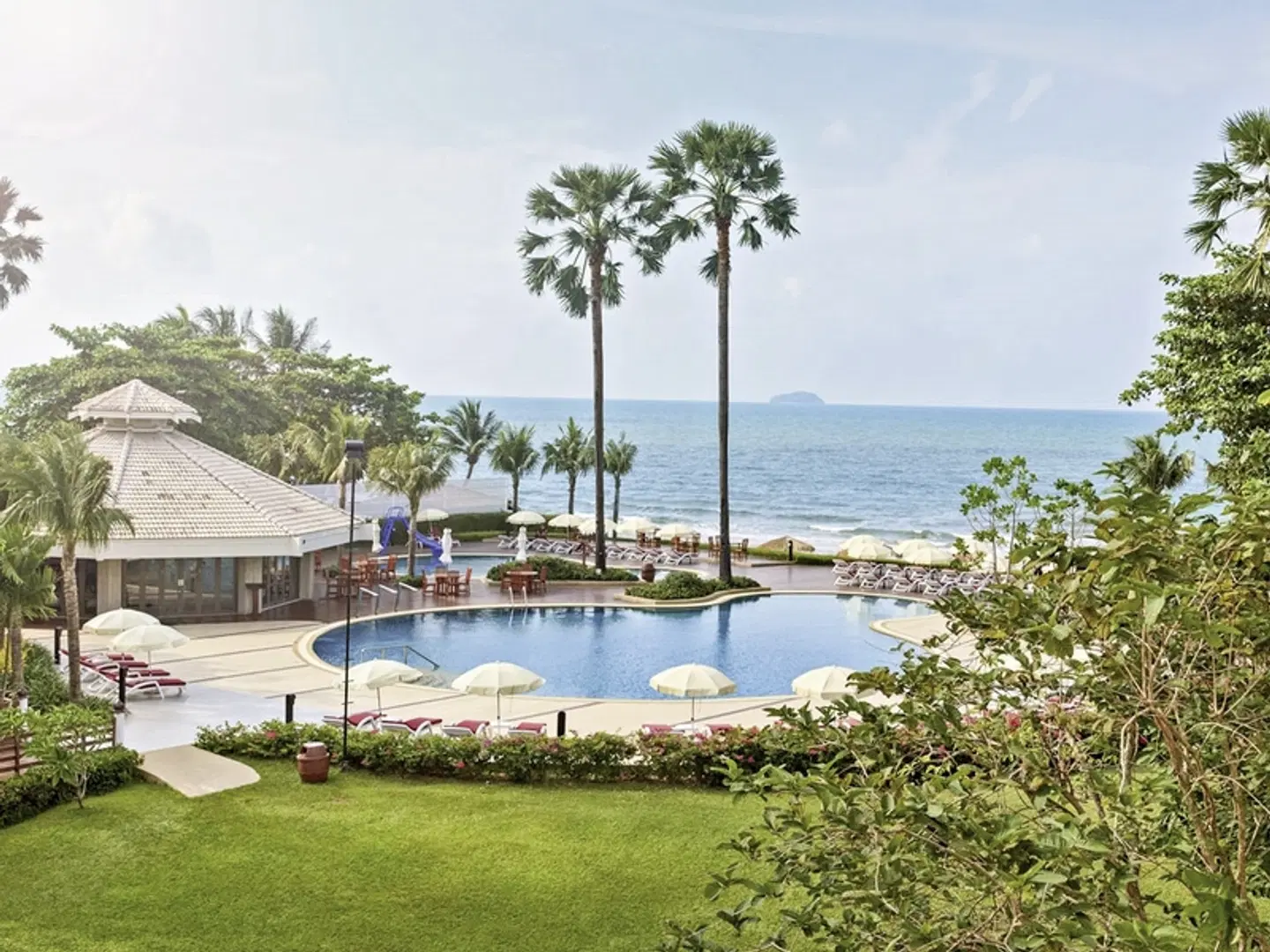 Novotel Rayong Rim Pae Resort Hotel OUTDOOR_POOL