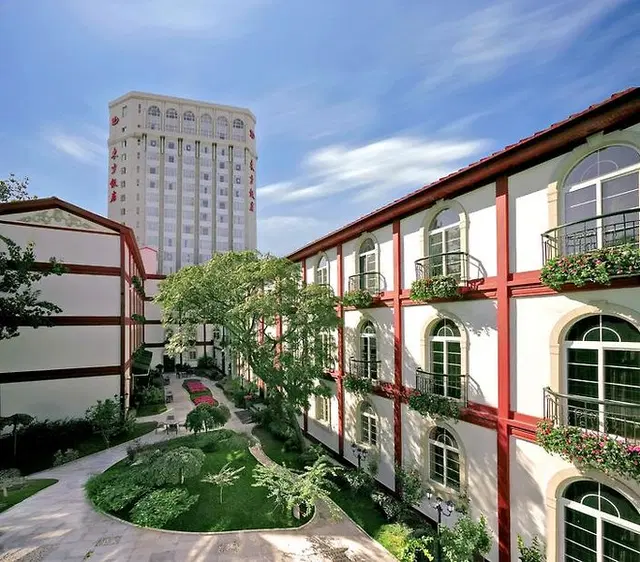 Dong Fang Hotel EXTERIOR