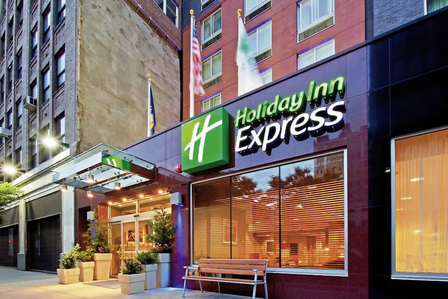 Holiday Inn Express Times Square EXTERIOR