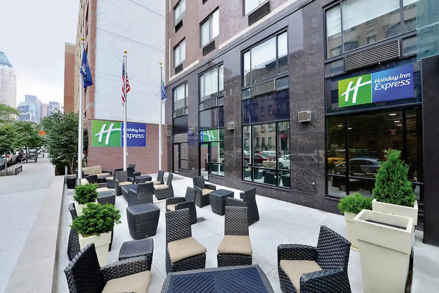 Holiday Inn Express Manhattan Midtown West Bar