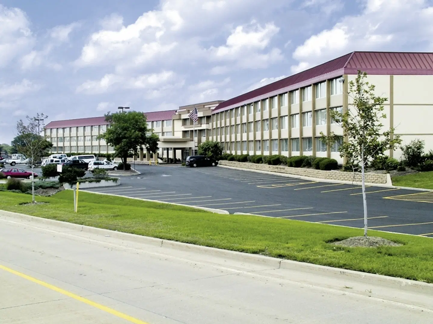 Best Western Plus Chicago Hillside EXTERIOR