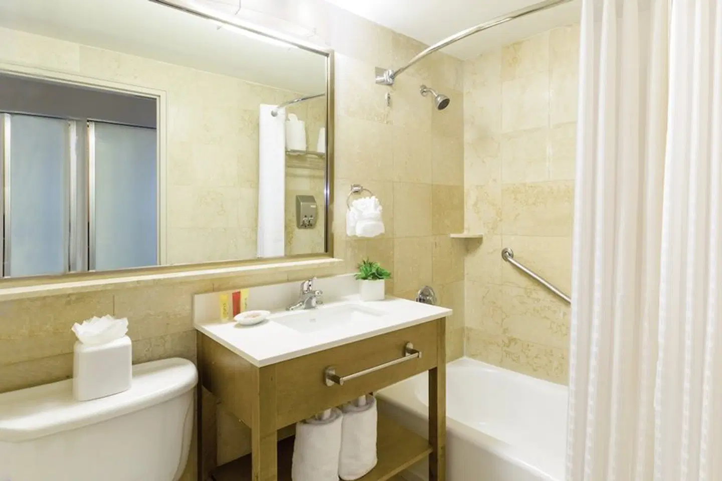 Best Western Plus Atlantic Beach Resort Badezimmer