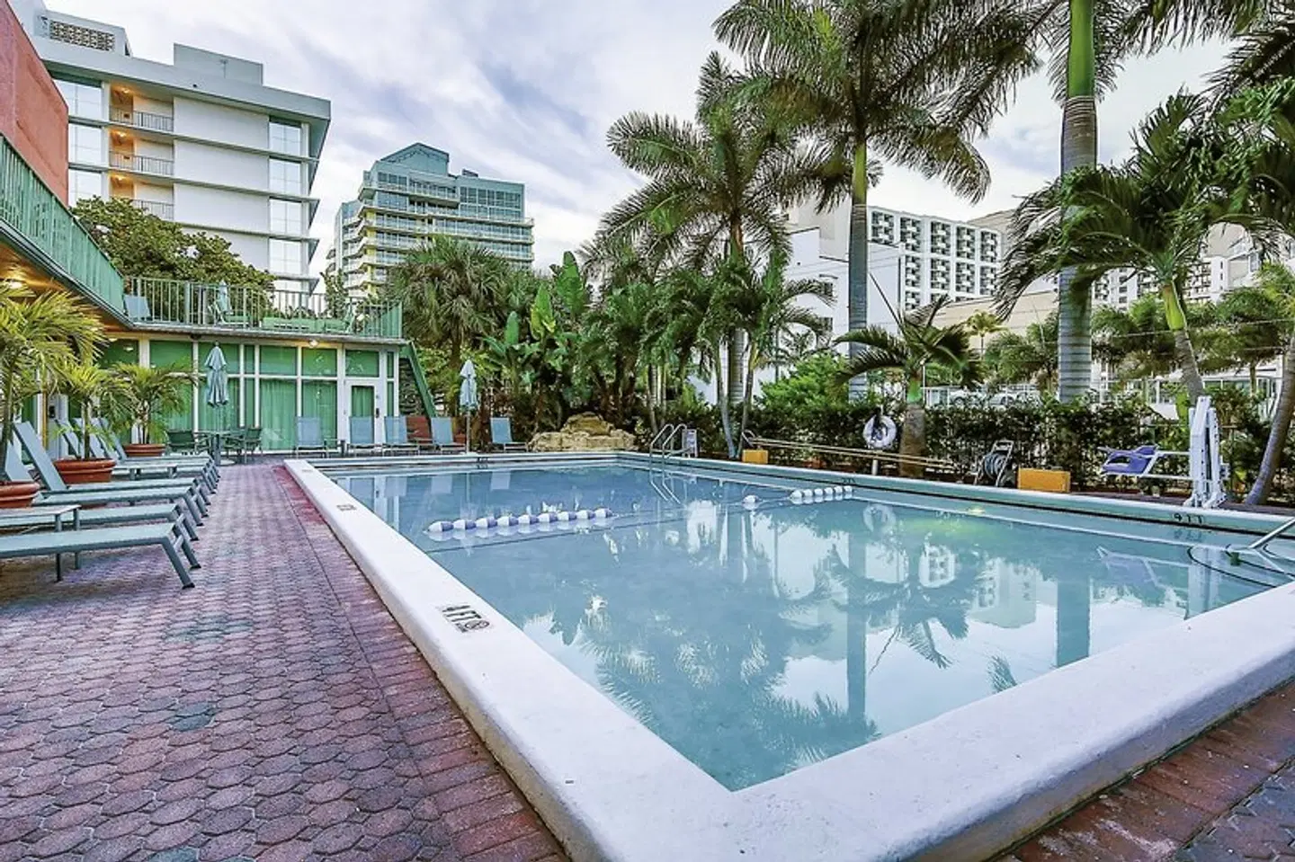 Best Western Plus Oceanside Inn OUTDOOR_POOL