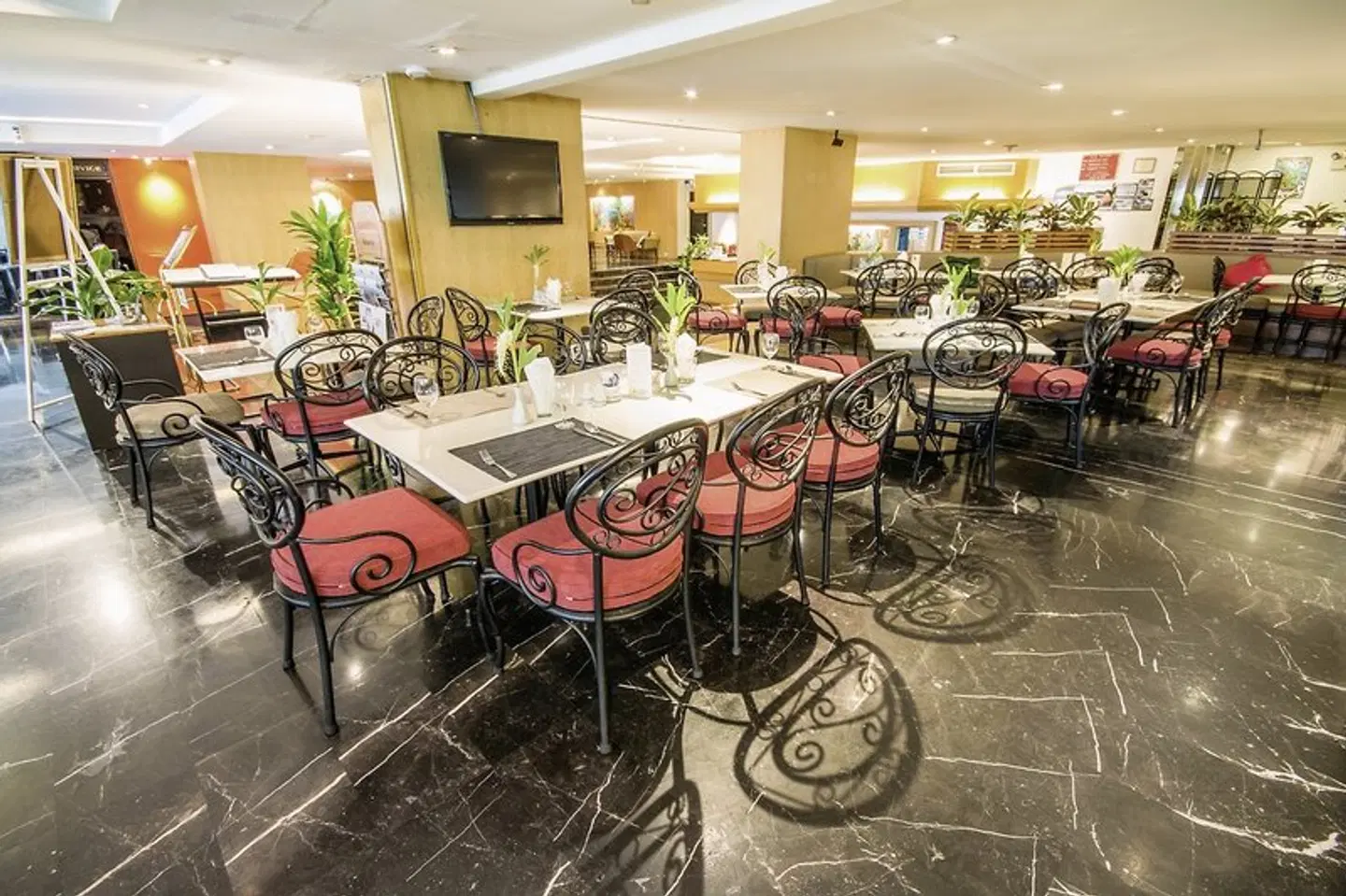 Tai-Pan Hotel Bangkok Restaurant