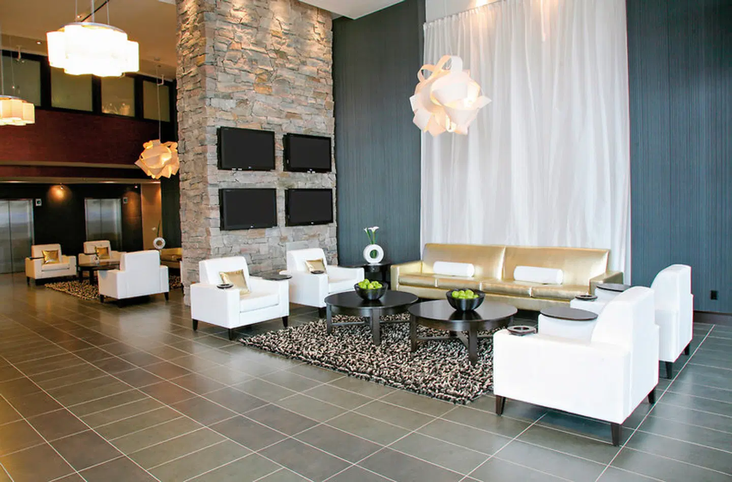 Sandman Signature Toronto Airport Badezimmer