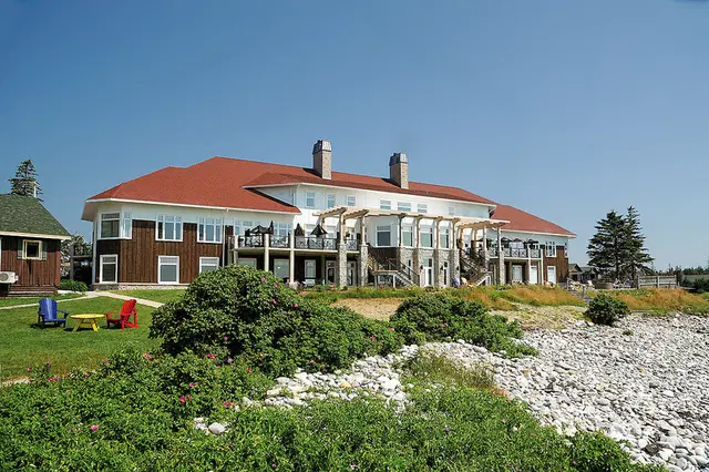 White Point Beach Resort EXTERIOR