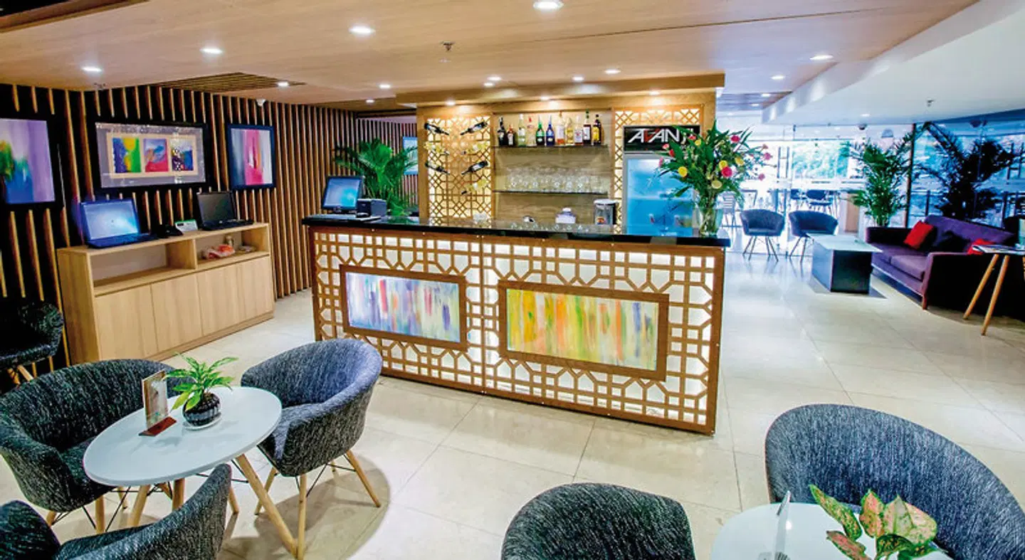 Avanti Hotel Bar