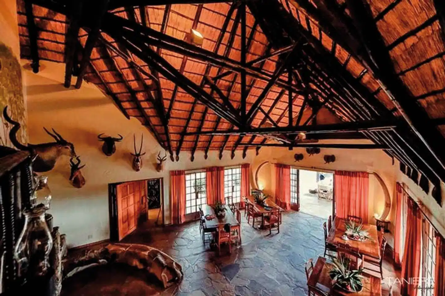 Kambaku Safari Lodge Lobby