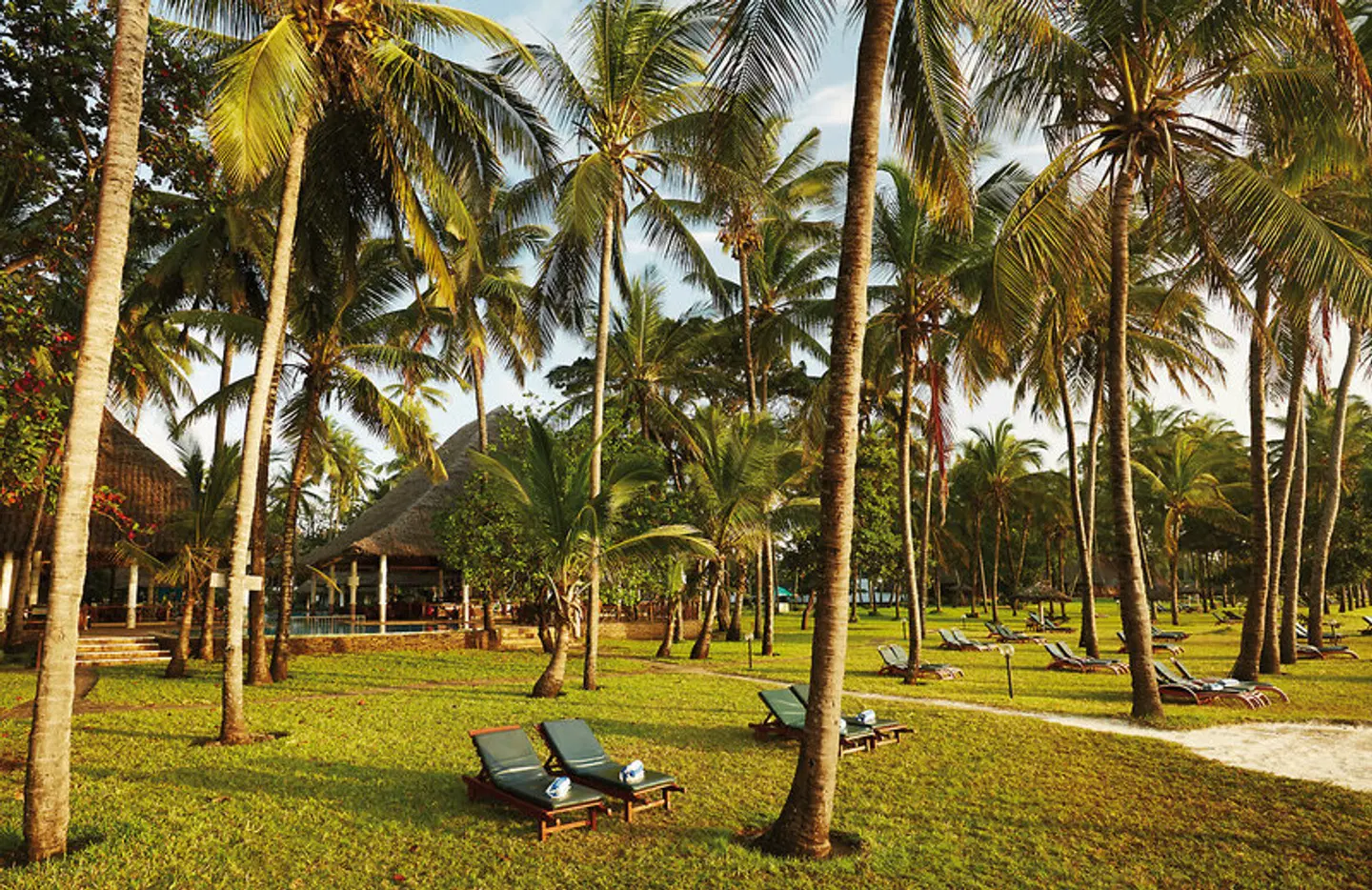 Neptune Village Beach Resort & Spa Garten