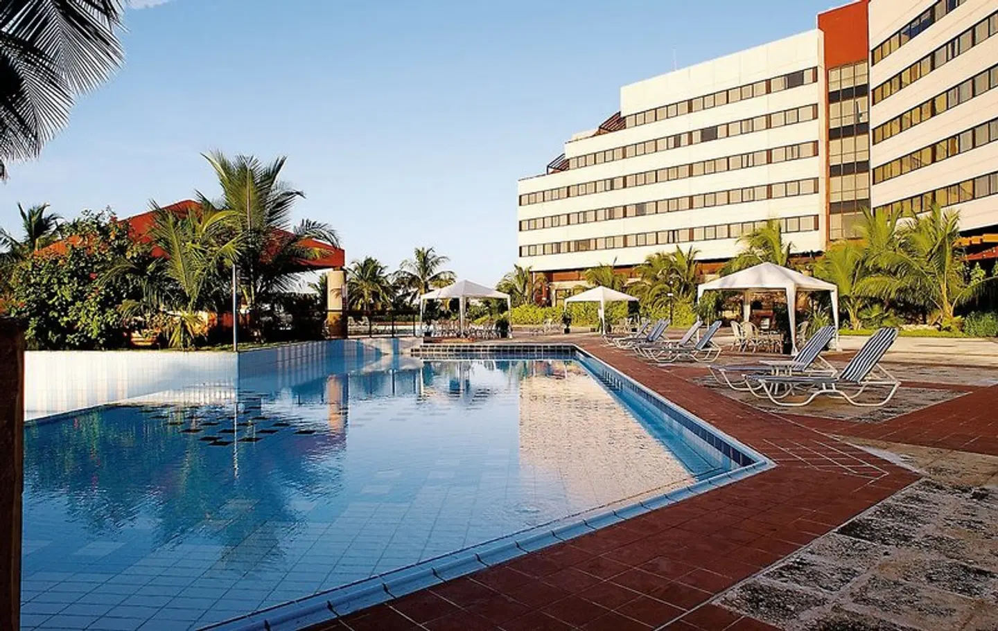 Miramar OUTDOOR_POOL