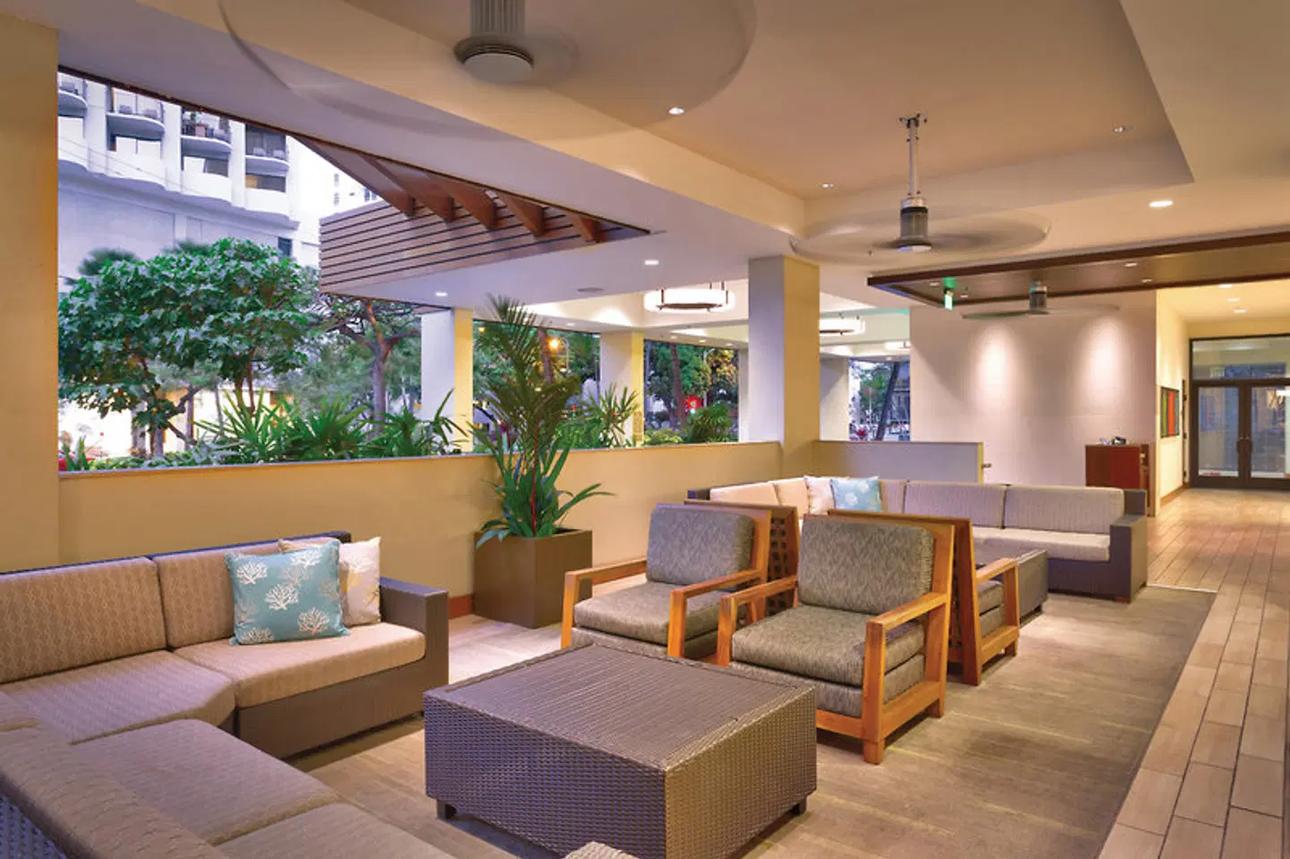 Hyatt Place Waikiki Beach LOUNGE_LOBBY