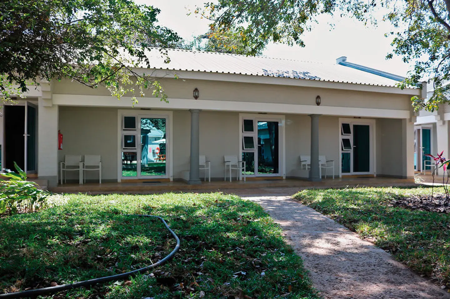 Phezulu Guest Lodge EXTERIOR