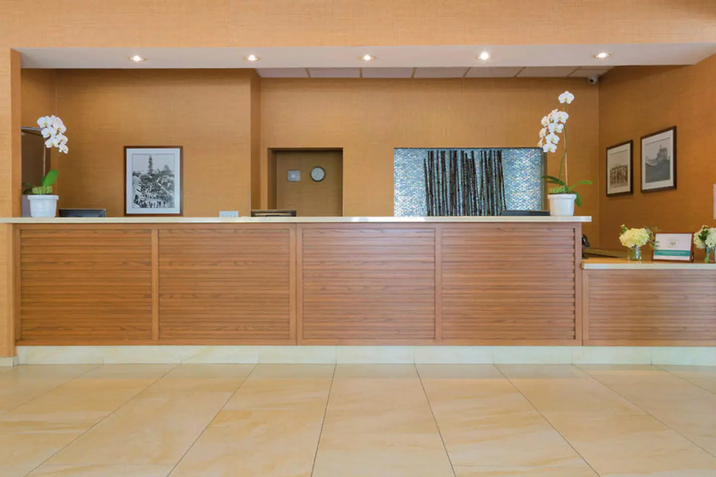 Gateway Hotel Santa Monica LOUNGE_LOBBY