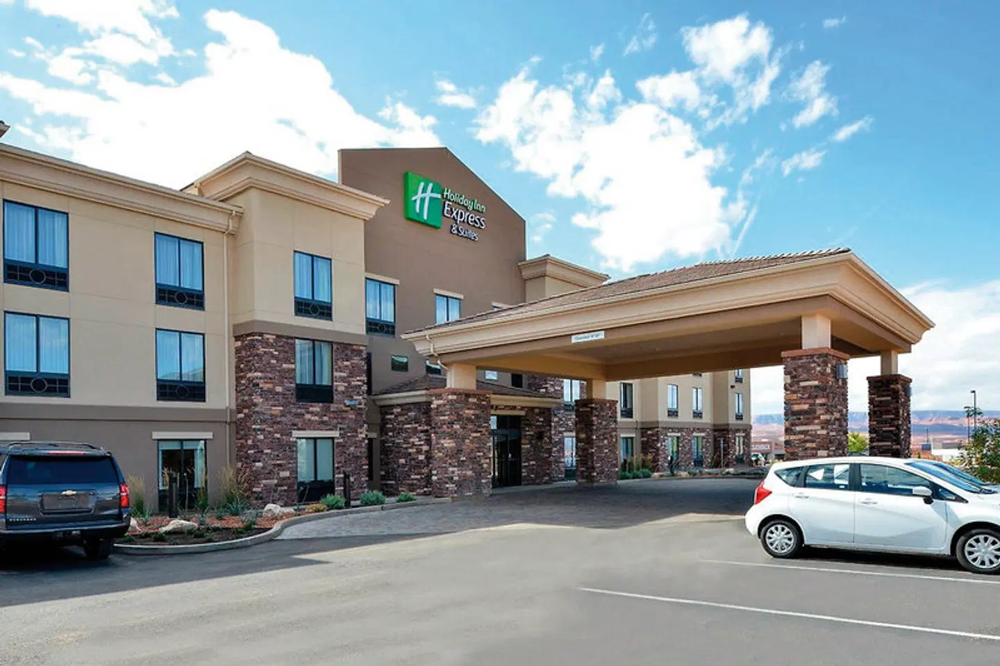 Holiday Inn Express & Suites Page, an IHG Hotel EXTERIOR