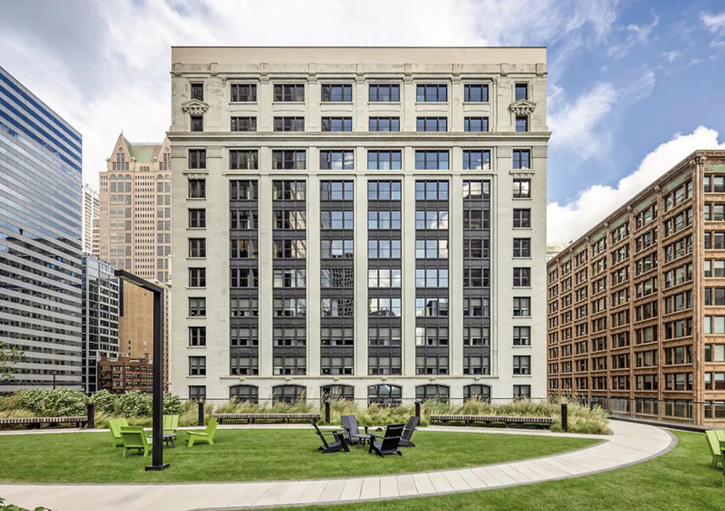 Hilton Garden Inn Chicago Central Loop EXTERIOR