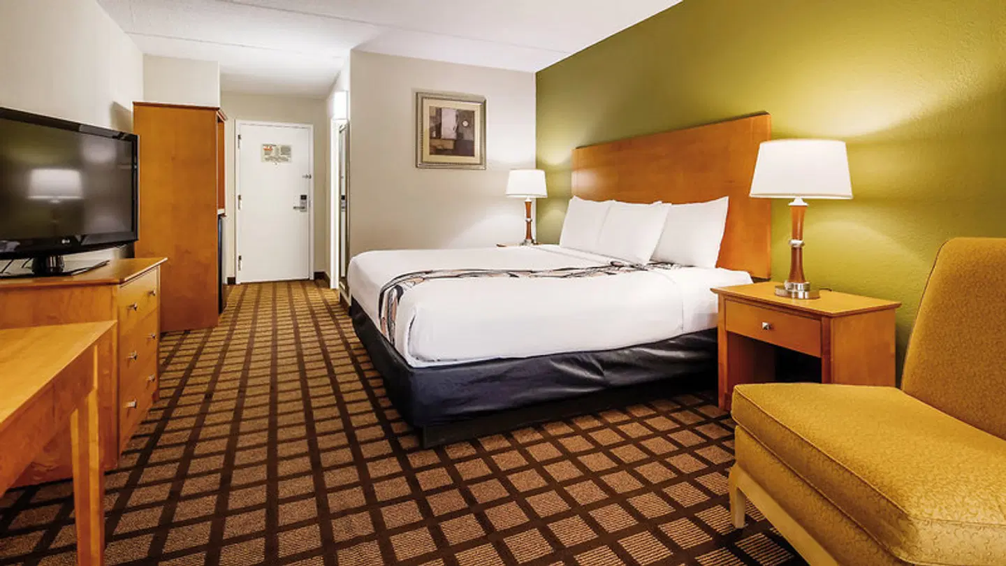 Best Western Plus Chicago Hillside ROOM_EXAMPLE
