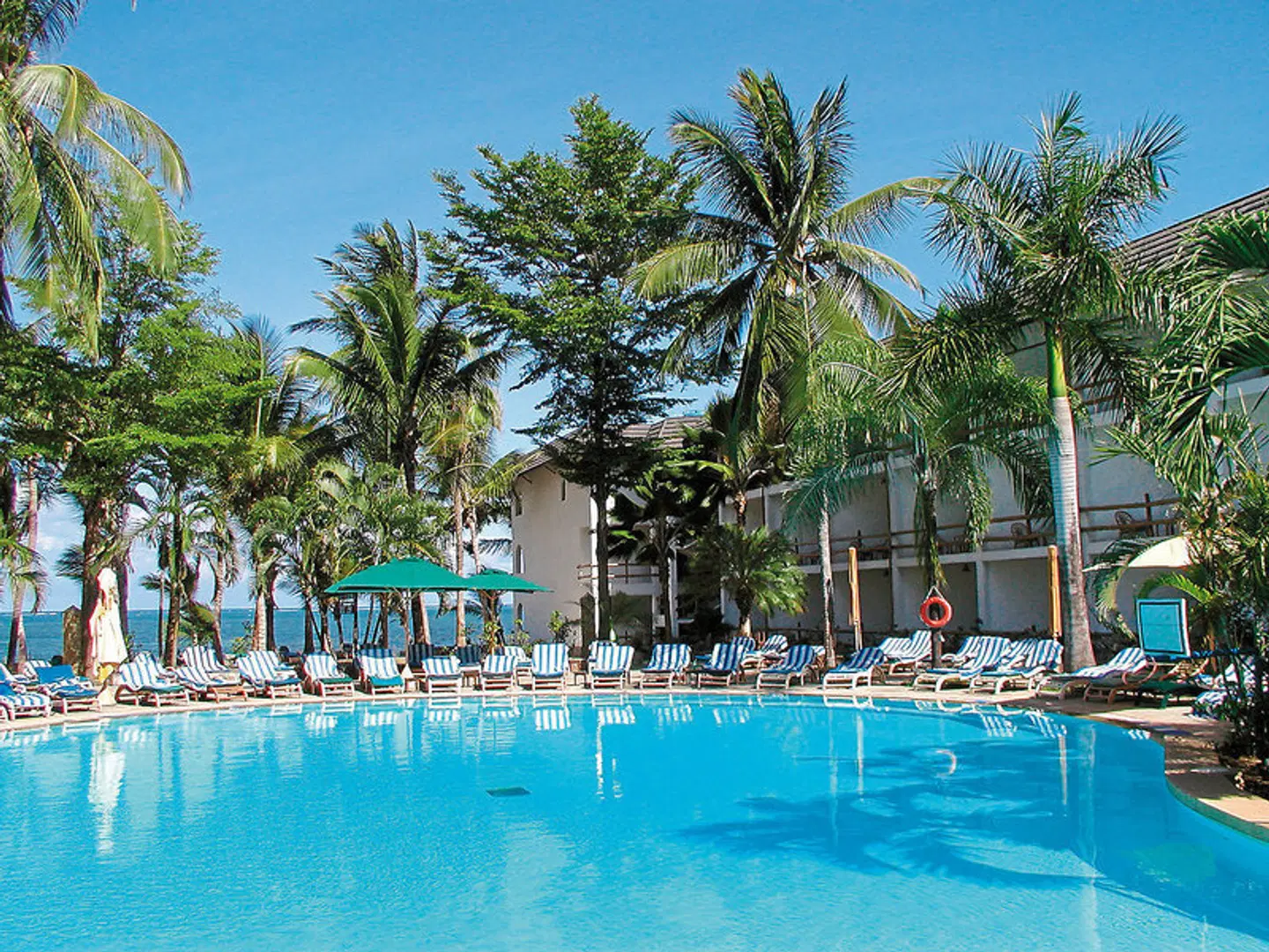 Traveller's Club OUTDOOR_POOL