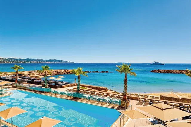 Pullman Royal Casino OUTDOOR_POOL