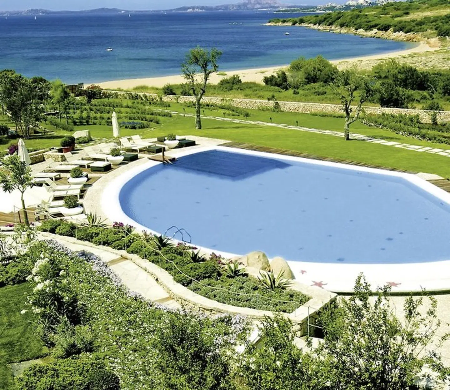 L'Ea Bianca Luxury Resort OUTDOOR_POOL