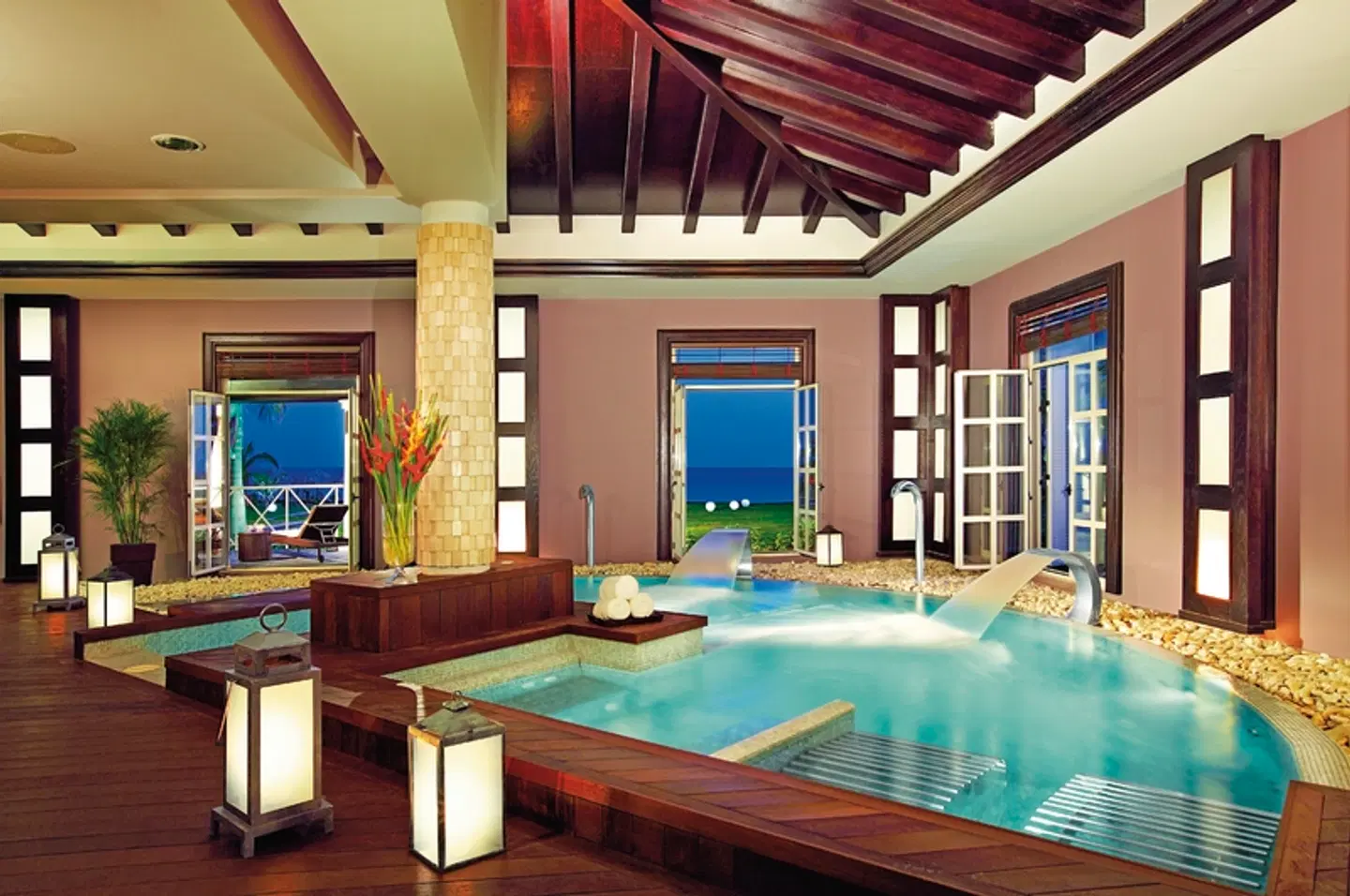 Secrets St. James Montego Bay Hallenbad