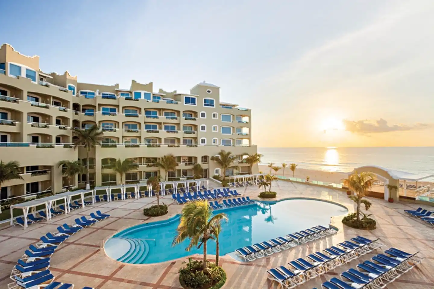 Suncape Cancun POOL