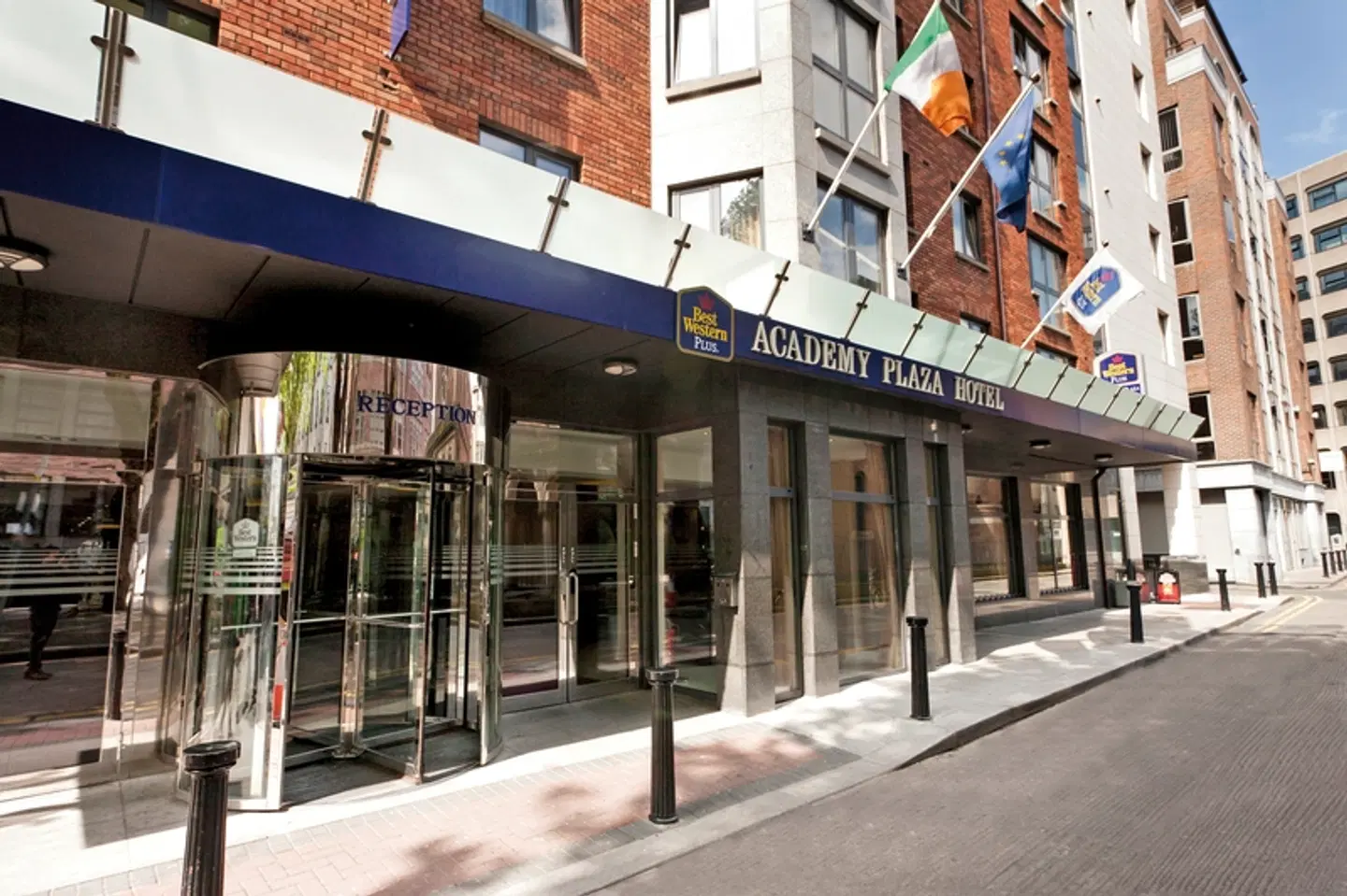 Academy Plaza Hotel EXTERIOR