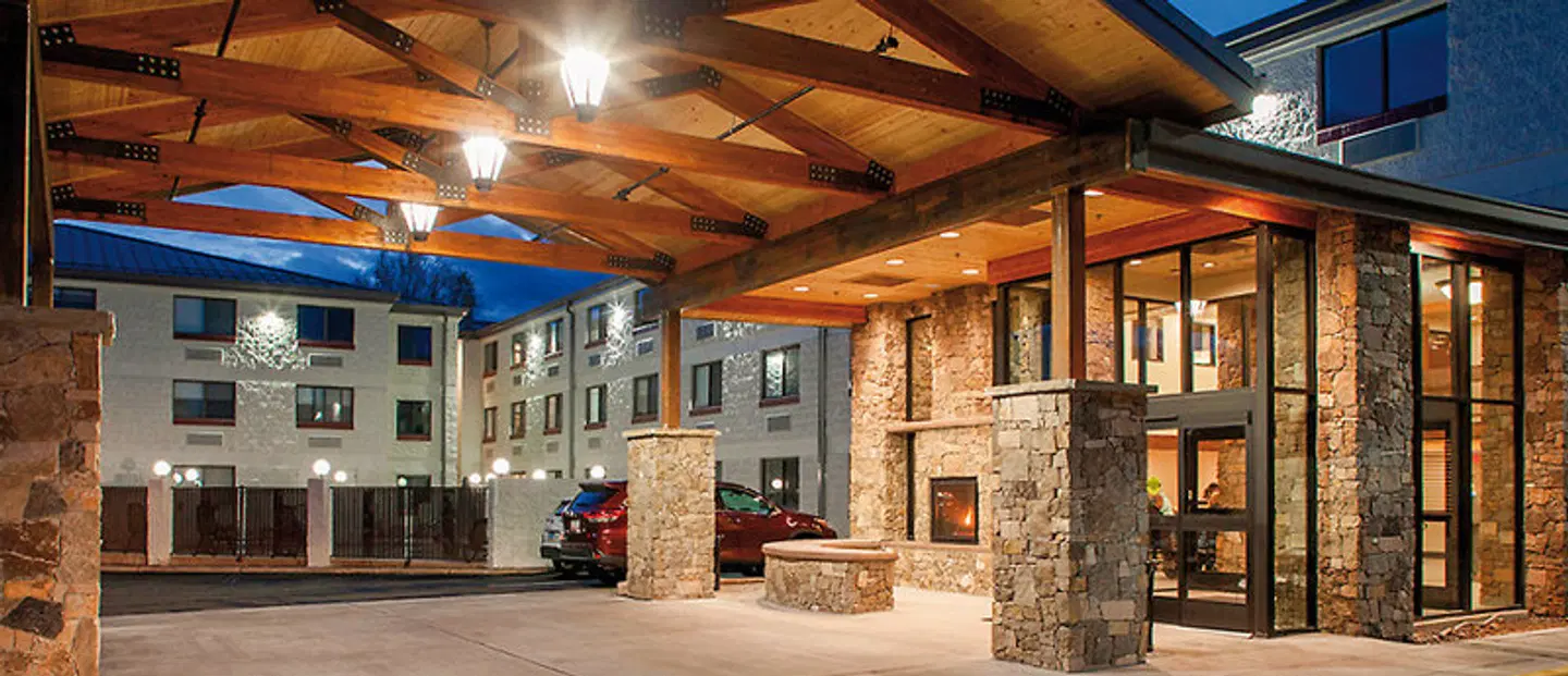 Red Feather Lodge EXTERIOR