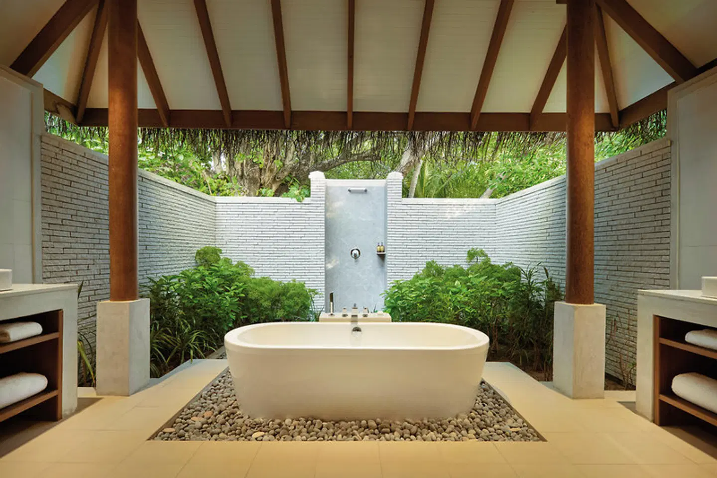 Baros Maldives BATHROOM