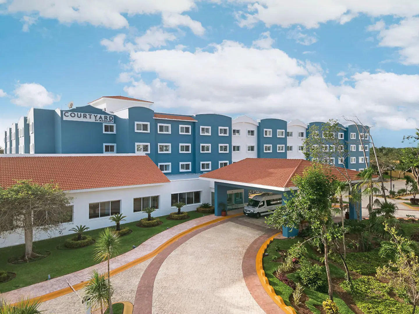 Courtyard Cancun Airport by Marriott EXTERIOR