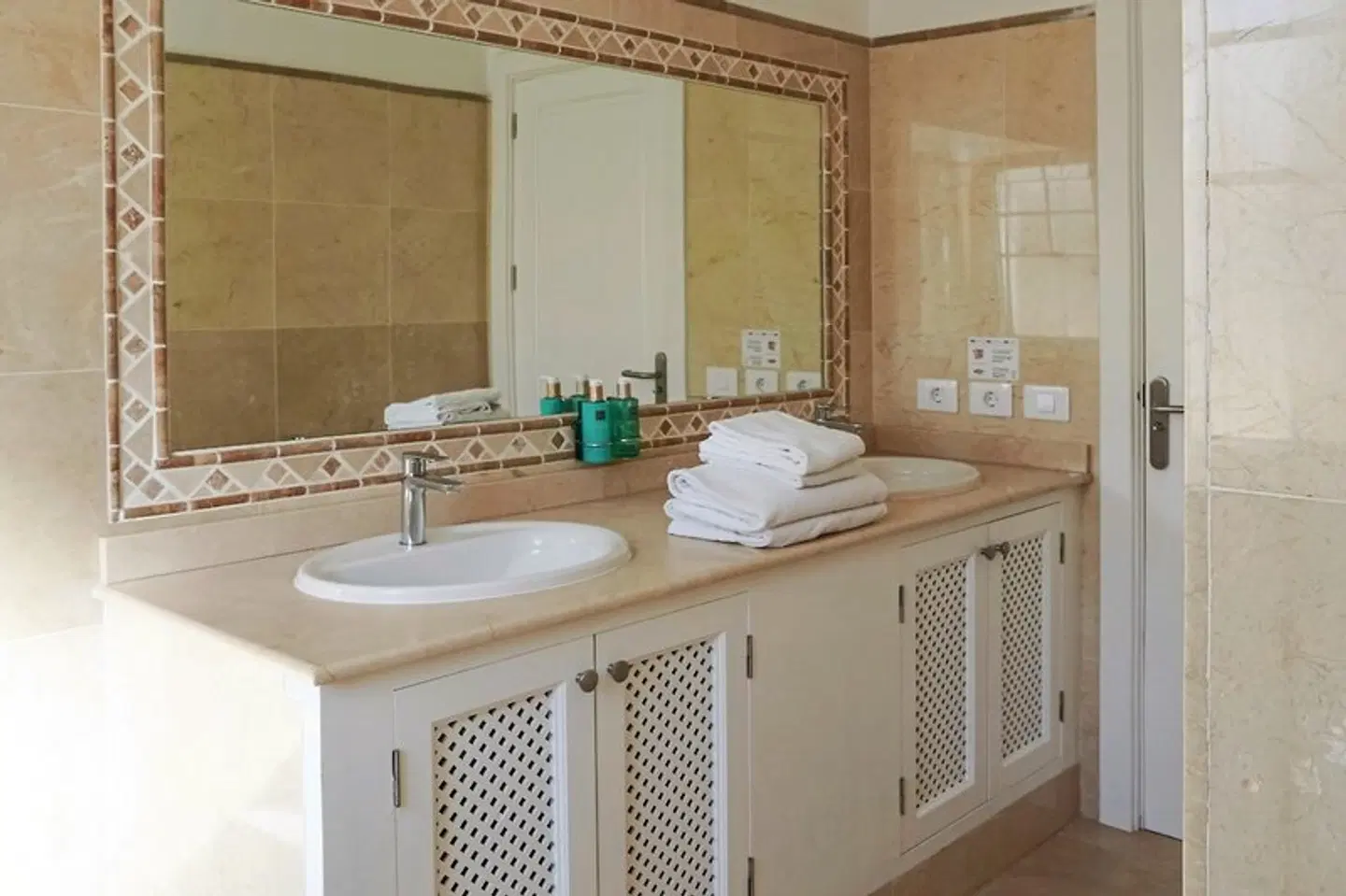 Villas Alondra BATHROOM