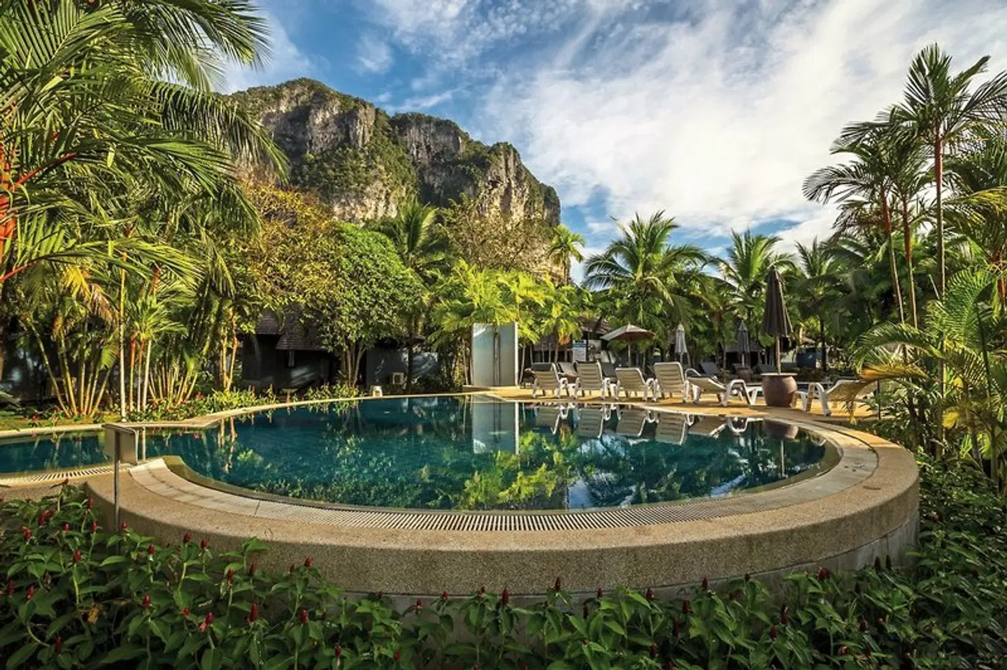 Peace Laguna Resort OUTDOOR_POOL