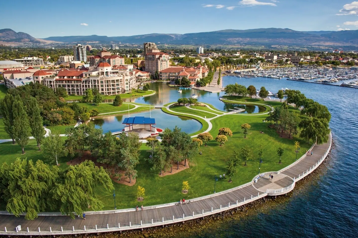 Delta Hotels by Marriott Grand Okanagan Resort EXTERIOR