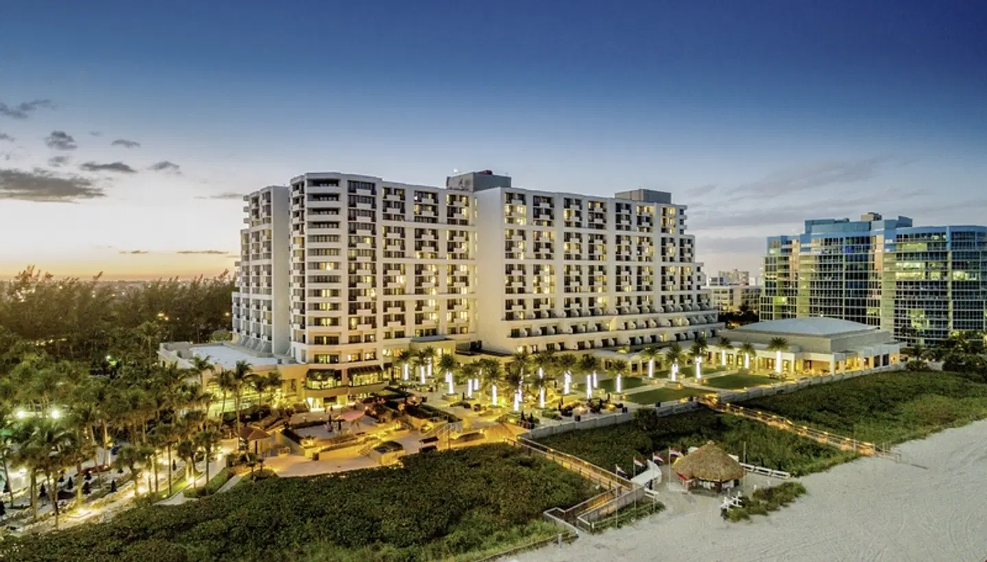 Marriott Harbor Beach Resort & Spa EXTERIOR