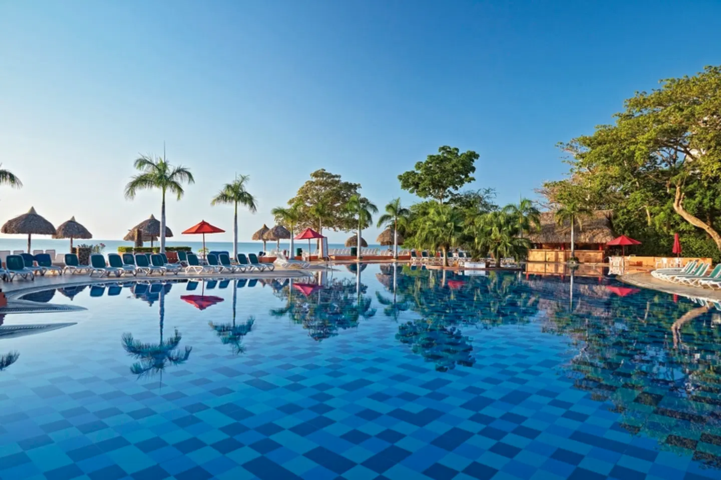 Grand Decameron Panama, A Trademark All-Inclusive Resort OUTDOOR_POOL