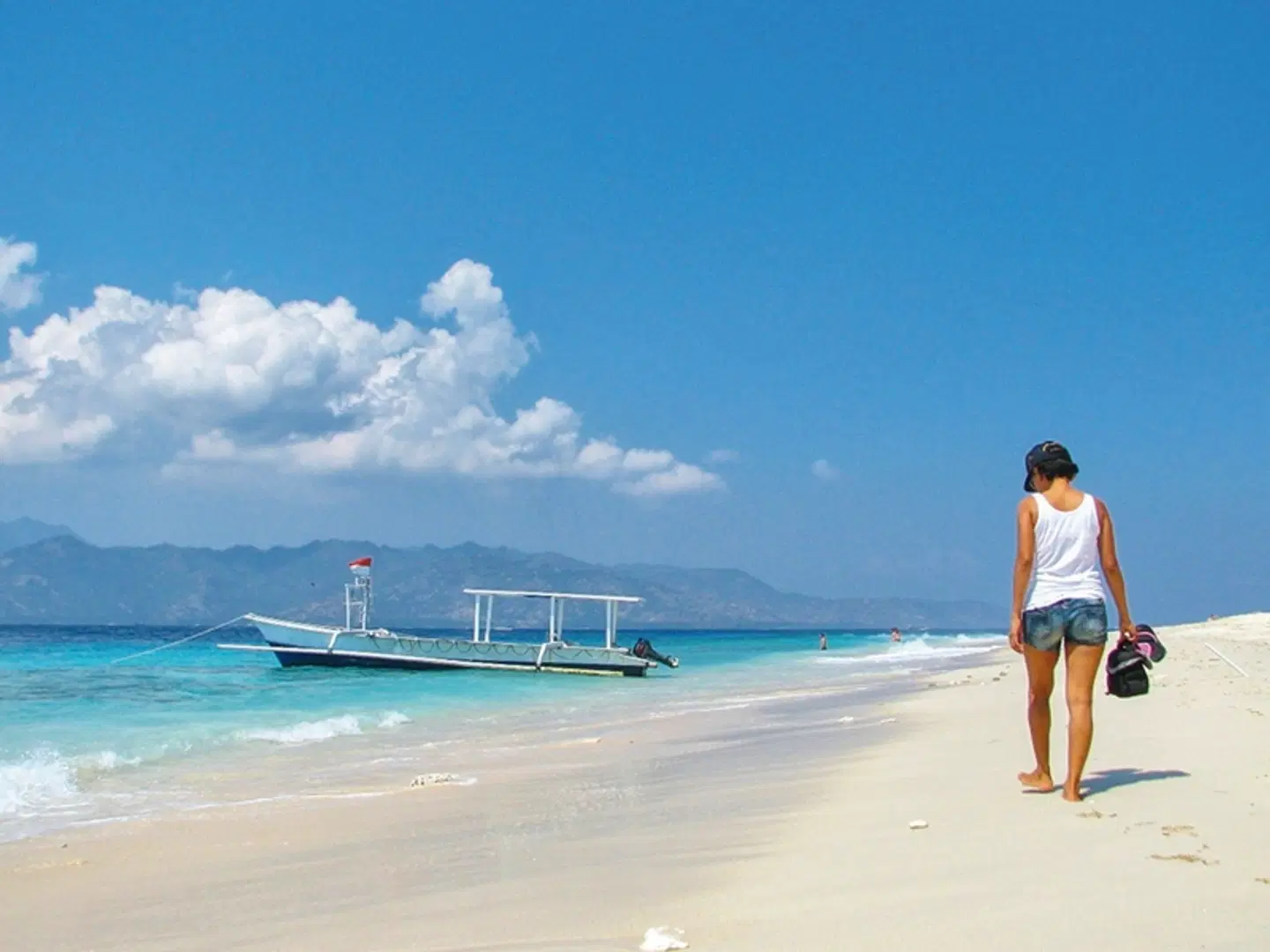 Kura Kura Beach Resort BEACH