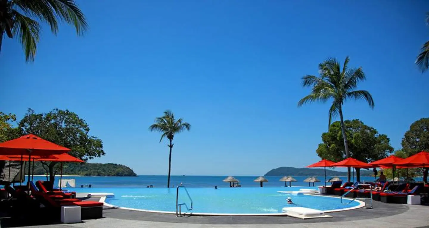 Holiday Villa Beach Resort & Spa OUTDOOR_POOL