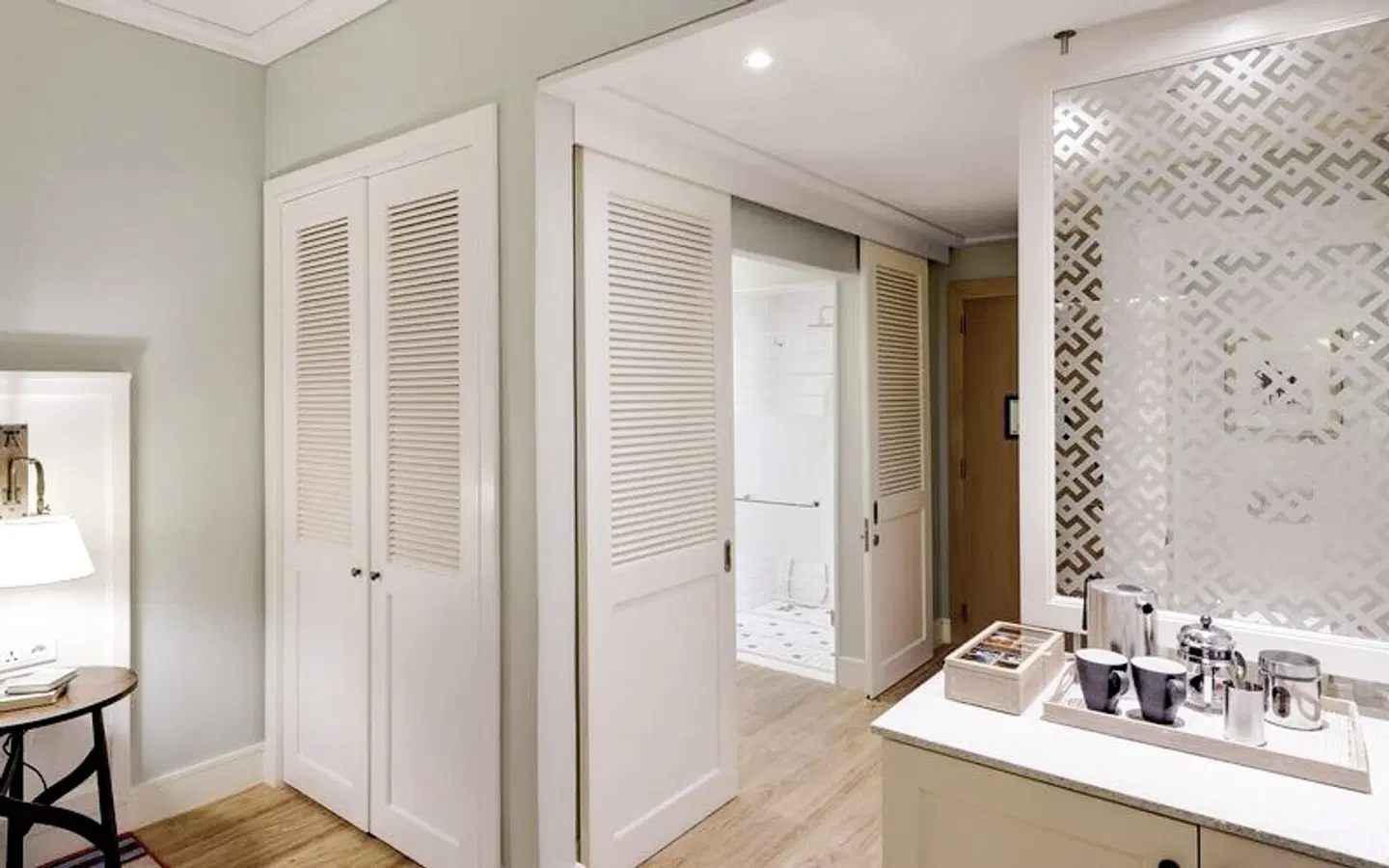 Strand Hotel BATHROOM