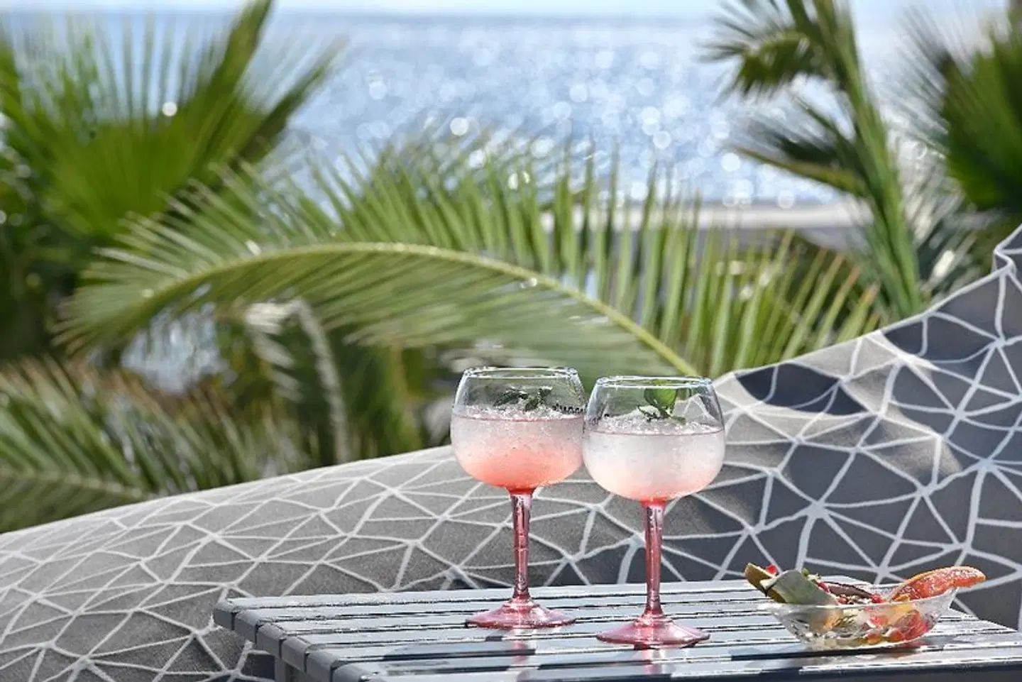 Petinos Beach Hotel Terrasse