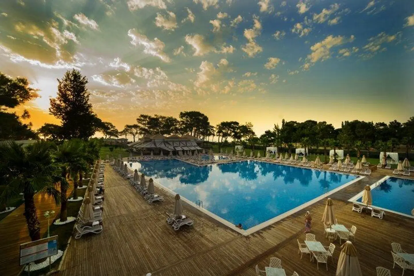 Juju Premier Palace OUTDOOR_POOL